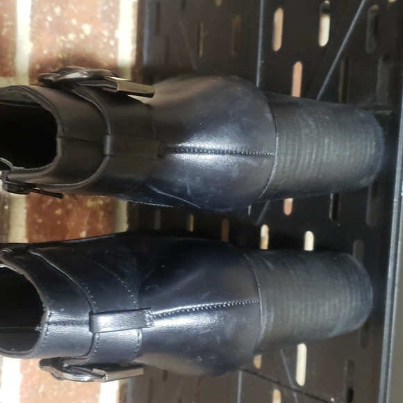 Gianni Bini booties. - Picture 4 of 8